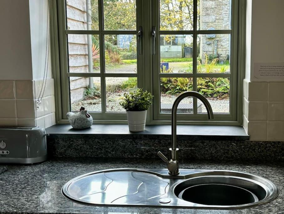 Little Bream - Pretty Cosy Cottage, Sea Views, Walk To The Beach Mawnan Smith Екстериор снимка