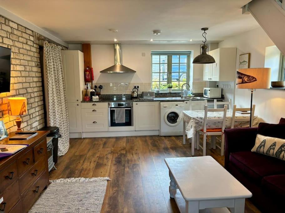 Little Bream - Pretty Cosy Cottage, Sea Views, Walk To The Beach Mawnan Smith Екстериор снимка
